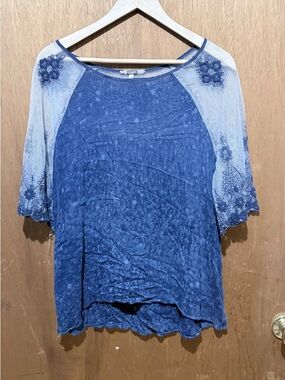gimmicks by BKE Blue Embroidered Mesh Sleeve Top
